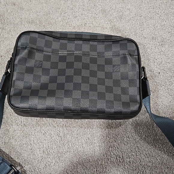 Louis Vuitton  Black Damier Graphite Alpha Messenger Bag - Picture 4 of 5